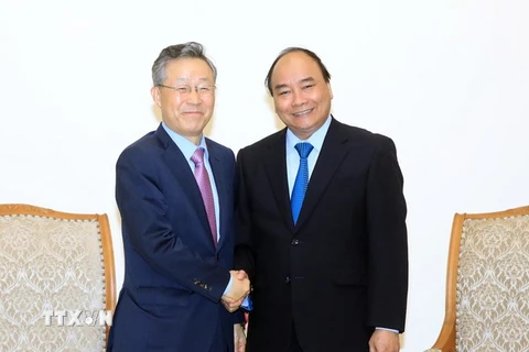 Thủ tướng Nguyễn Xuân Phúc tiếp ông Yoon Dae Hee, nguyên Bộ trưởng Bộ Điều phối chính sách Hàn Quốc. (Ảnh: Thống Nhất/TTXVN)