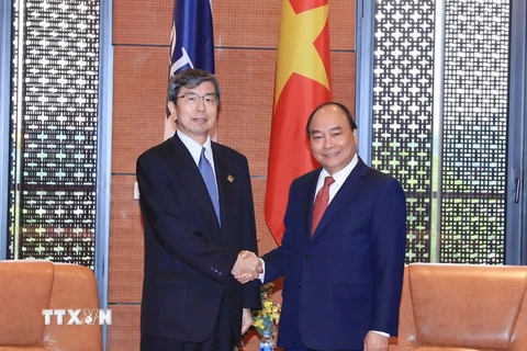 Thủ tướng Nguyễn Xuân Phúc tiếp ông Takehiko Nakao, Chủ tịch Ngân hàng Phát triển Châu Á (ADB) sang Việt Nam dự Hội nghị Thượng đỉnh hợp tác Tiểu vùng Mekong mở rộng (GMS) lần thứ 6. (Ảnh: TTXVN)