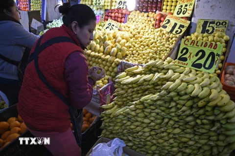 Thực phẩm được bày bán tại chợ ở Mexico City, Mexico ngày 30/1. (Nguồn: AFP/TTXVN)