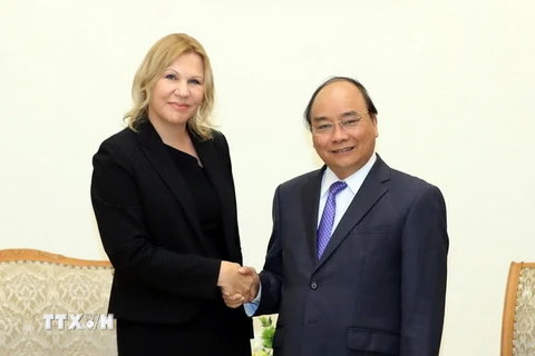 Thủ tướng Nguyễn Xuân Phúc tiếp bà Snezana Stoiljkovic, Phó Chủ tịch Tổ chức Tài chính quốc tế (IFC), Phụ trách khu vực châu Á-Thái Bình Dương. (Ảnh: Thống Nhất/TTXVN)