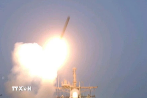 Tên lửa hành trình Tomahawk của hải quân Mỹ được phóng từ tàu khu trục USS Bunker Hill tháng 3/2003. (Nguồn: AFP/TTXVN)