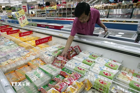 Thực phẩm được bày bán tại siêu thị ở Bắc Kinh, Trung Quốc. (Nguồn: AFP/TTXVN)