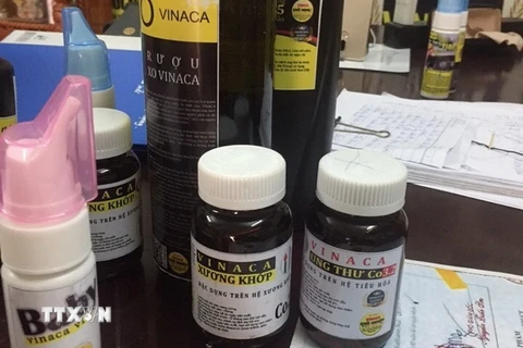 Các loại thuốc hỗ trợ điều trị ung thư làm từ than tre của Công ty TNHH Vinaca đóng tại phường Bình Đa, thành phố Biên Hòa. (Ảnh: Lê Xuâ/TTXVN)