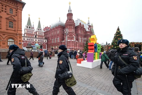 Binh sỹ Nga tuần tra tại thủ đô Moskva ngày 2/1. (Nguồn: AFP/TTXVN)