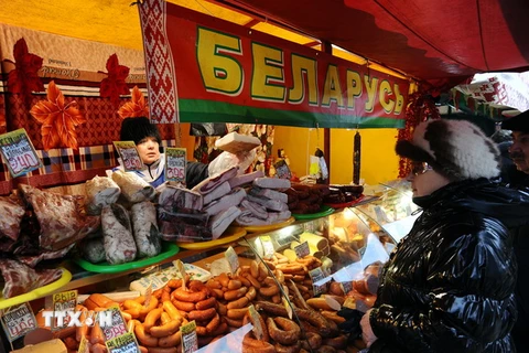 Một cửa hàng thực phẩm ở Saint Petersburg. (Nguồn: AFP/TTXVN)