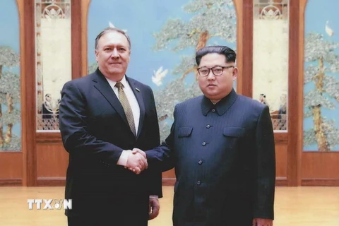 Ngoại trưởng Mỹ Mike Pompeo trong cuộc gặp Nhà lãnh đạo Triều Tiên Kim Jong-un tại Bình Nhưỡng trong khoảng thời gian từ 31/3 đến 1/4. (Nguồn: YONHAP/ TTXVN)