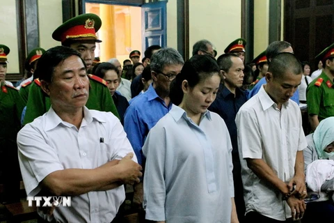Các bị cáo tại phiên tòa ngày 8/5. (Ảnh: Thành Chung/TTXVN)