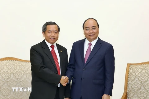 Thủ tướng Nguyễn Xuân Phúc tiếp Bộ trưởng Bộ Khoa học và Công nghệ Lào Boviengkham Vongdara. (Ảnh: Thống Nhất/TTXVN)