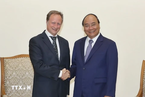 Thủ tướng Nguyễn Xuân Phúc tiếp ông Bruno Angelet, Đại sứ - Trưởng Phái đoàn Liên minh châu Âu tại Việt Nam. (Ảnh: Thống Nhất/TTXVN)