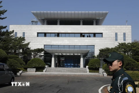 Nhà Hòa bình ở làng đình chiến Panmunjom giữa hai miền Triều Tiên, địa điểm dự kiến diễn ra cuộc đàm phán cấp cao liên Triều vốn bị hoãn do cuộc tập trận chung Hàn Quốc-Mỹ. (Nguồn: EPA-EFE/TTXVN)