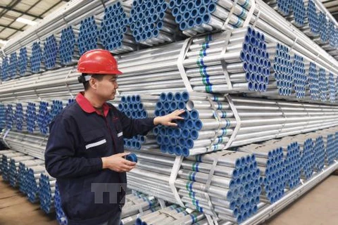 Sản phẩm ống thép tại một nhà máy ở Sơn Đông, Trung Quốc. (Nguồn: AFP/TTXVN)