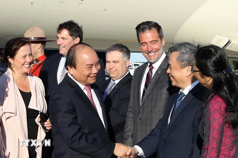 Lễ đón Thủ tướng Nguyễn Xuân Phúc tại sân bay quốc tế Jean-Lesage, thành phố Quebec, Canada. (Ảnh: Thống Nhất/TTXVN)