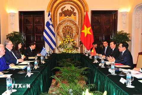Phó Thủ tướng Bộ trưởng Ngoại giao Phạm Bình Minh hội đàm với Bộ trưởng Ngoại giao Hy Lạp thăm chính thức Việt Nam tháng 2/2017. (Ảnh: Nguyễn Khang/TTXVN)