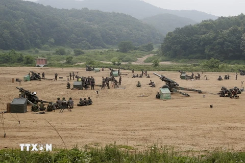 Binh sỹ Hàn Quốc tham gia cuộc tập trận gần Khu vực phi quân sự (DMZ) ở Paju, tỉnh Gyeonggi (Hàn Quốc) ngày 22/6. (Ảnh minh họa. Nguồn: EPA/TTXVN)