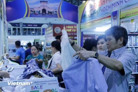 Gian hàng Việt Nam tại Hội chợ (Ảnh: Phạm Kiên/Vietnam+) 