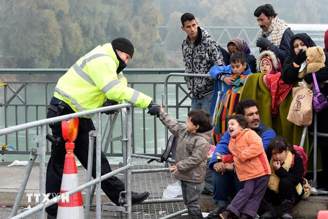 Người di cư tại khu vực biên giới Áo-Đức.(Nguồn: AFP/TTXVN )