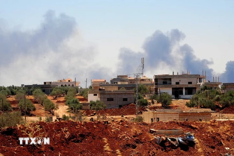 Quân đội chính phủ Syria phóng tên lửa vào các mục tiêu của lực lượng nổi dậy ở Daraa ngày 5/7. (Ảnh: THX/TTXVN)