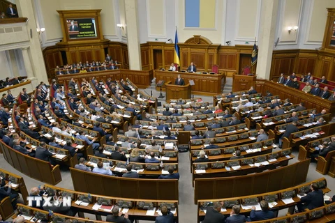 Toàn cảnh phiên họp Quốc hội Ukraine tại Kiev. (Nguồn: AFP/TTXVN)