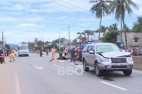 Bình Định: Xe máy va chạm với ôtô làm 2 người thiệt mạng