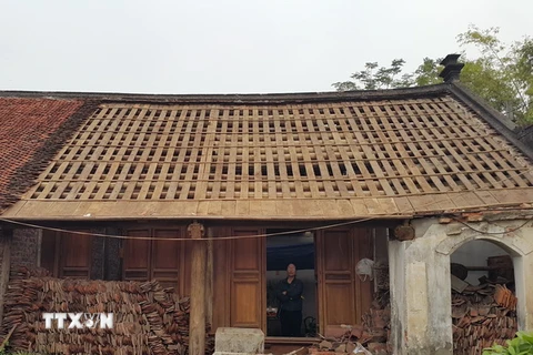 Một ngôi nhà ở Làng cổ Đường Lâm bị phá dỡ. (Ảnh minh họa: Đinh Thuận/TTXVN)