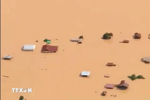 Cảnh ngập lụt sau khi đập thủy điện Xe Pian-Xe Namnoy tại tỉnh Attapeu, Lào bị vỡ ngày 24/7. (Nguồn: AFP/TTXVN)