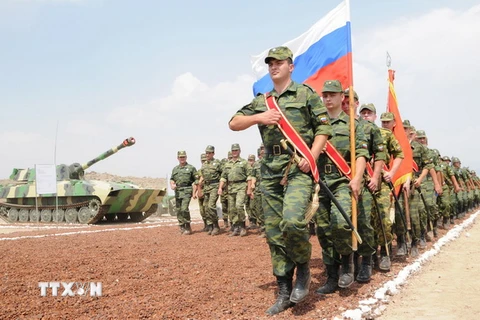 Binh sỹ Nga diễu binh trước một cuộc diễn tập quân sự tại Armavir, Armenia. (Nguồn: AFP/TTXVN)