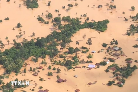 Toàn cảnh ngập lụt do sự cố vỡ đập thủy điện Sepien Senamnoi ở Attapeu ngày 24/7. (Nguồn: THX/ TTXVN)