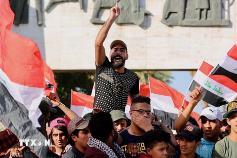 Người dân phản đối tham nhũng và dịch vụ công yếu kém tại Baghdad, Iraq ngày 20/7. (Ảnh: THX/TTXVN)