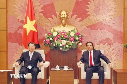 Trưởng Ban Tổ chức Trung ương Phạm Minh Chính tiếp Chủ tịch Liên minh Nghị sỹ hữu nghị Nhật Bản-Mekong. (Ảnh: Văn Điệp/TTXVN)