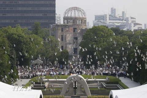 Lễ tưởng niệm ngày Mỹ ném bom nguyên tử xuống thành phố Hiroshima. (Ảnh minh họa: EPA/ TTXVN)