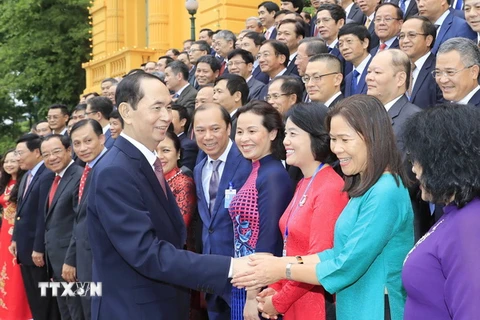 Chủ tịch nước Trần Đại Quang gặp mặt thân mật các Đại sứ, Trưởng Cơ quan đại diện ngoại giao Việt Nam ở nước ngoài. (Ảnh: Nhan Sáng/TTXVN)