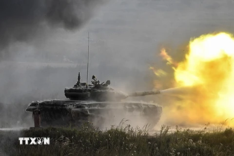 Xe tăng T-90 của Nga trong cuộc diễn tập tại Kubinka, ngoại ô Moskva ngày 22/8/2017. (Nguồn: AFP/TTXVN)