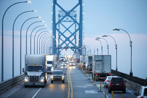 Cây cầu Ambassador nối thành phố Detroit, Michigan, Mỹ và thành phố Windsor, Ontario, Canada. (Nguồn: Bloomberg)
