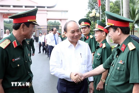 Thủ tướng Nguyễn Xuân Phúc đến thăm, làm việc với Binh đoàn 16 (Bộ Quốc phòng). (Ảnh: Thống Nhất/TTXVN)