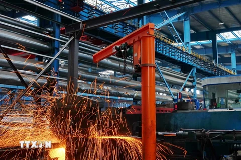 Dây chuyền sản xuất thép tại một nhà máy ở Hà Bắc, Trung Quốc. (Ảnh: THX/TTXVN)