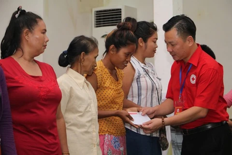 Hà Nội-Vientiane tăng cường hợp tác hoạt động nhân đạo