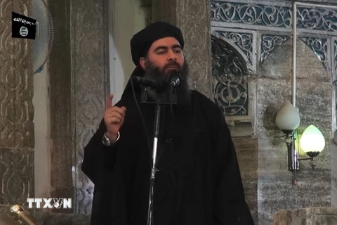 Thủ lĩnh Abu Bakr al-Baghdadi thuyết giáo tại một nhà thờ Hồi giáo ở thành phố Mosul, Iraq. (Nguồn: AFP/TTXVN)