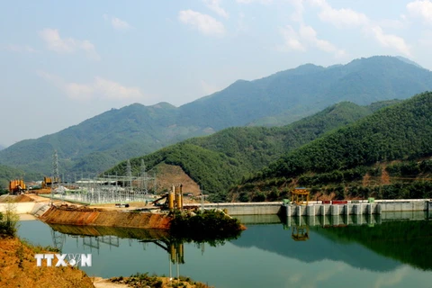 Hồ chứa nước và đập chính thủy điện Trung Sơn. (Ảnh: Ngọc Hà/TTXVN)