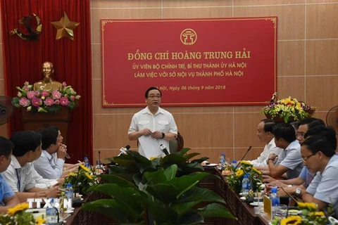 Bí thư Thành ủy Hà Nội Hoàng Trung Hải phát biểu tại buổi làm việc. (Ảnh: Nguyễn Văn Cảnh/TTXVN)