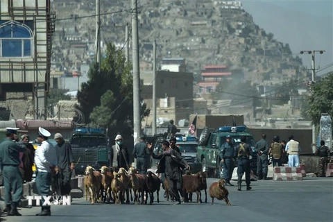 Hiện trường vụ đụng độ giữa lực lượng an ninh Afghanistan và phiến quân tại thủ đô Kabul ngày 21/8. (Ảnh: AFP/TTXVN)