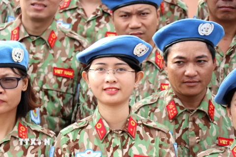 Thiếu úy Huỳnh Cẩm Thơ, một trong 10 thành viên nữ của Bệnh viện dã chiến cấp 2 sẽ tham gia nhiệm vụ gìn giữ hòa bình tại Nam Sudan. (Ảnh: Xuân Khu/TTXVN)