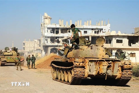 Binh sĩ Syria tiến vào giải phóng thị trấn Nuaimeh, gần cửa khẩu Nasib ngày 6/7. (Nguồn: THX/ TTXVN)