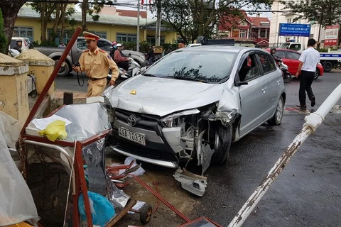 Đà Lạt: Xe ôtô gây tai nạn liên hoàn làm 4 người bị thương