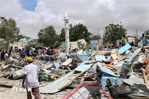Hiện trường vụ đánh bom bên ngoài trụ sở chính quyền ở Mogadishu, Somalia ngày 10/9. (Ảnh minh họa: AFP/ TTXVN)