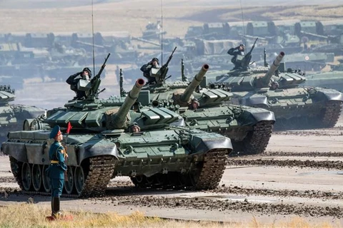 Xe tăng quân đội Nga tham gia cuộc tập trận Vostok-2018 tại Siberia ngày 13/9/2018. (Ảnh: AFP/ TTXVN)