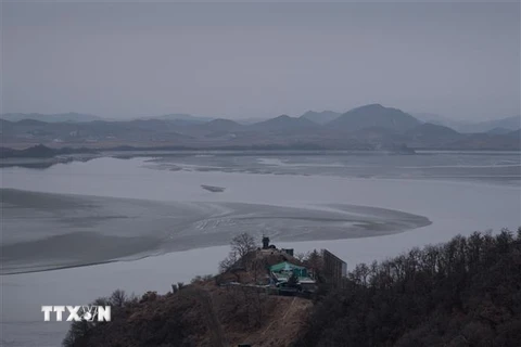 Quang cảnh sông Imjin nhìn từ thành phố biên giới Paju, Hàn Quốc ngày 4/1/2018. (Ảnh: AFP/ TTXVN)