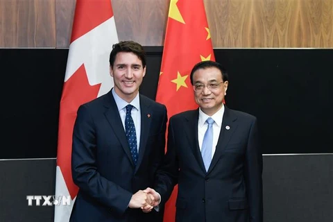 Thủ tướng Trung Quốc Lý Khắc Cường (phải) hội đàm với Thủ tướng Canada Justin Trudeau bên lề Hội nghị cấp cao ASEAN tại Singapore ngày 14/11/2018. (Ảnh: THX/ TTXVN)