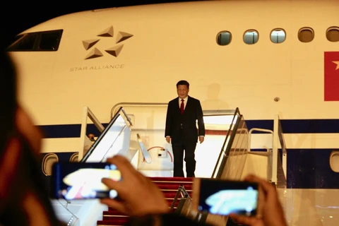 Chủ tịch Trung Quốc Tập Cận Bình đến sân bay quốc tế Brunei. (Nguồn: Thescoop.com)