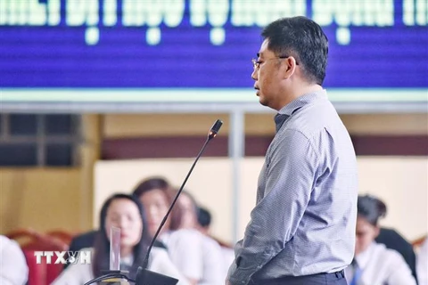 Bị cáo Nguyễn Văn Dương đứng trước bục xét hỏi trong phần tranh tụng. (Ảnh: Trung Kiên/TTXVN)