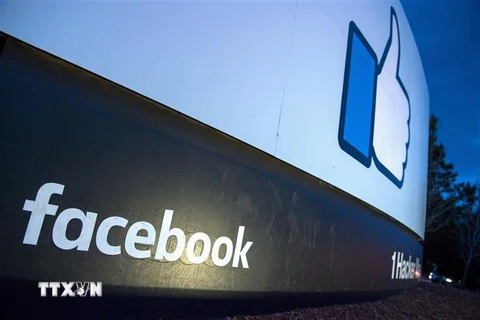 Biểu tượng Facebook tại trụ sở ở Menlo Park, California, Mỹ ngày 21/3. (Ảnh: AFP/ TTXVN)